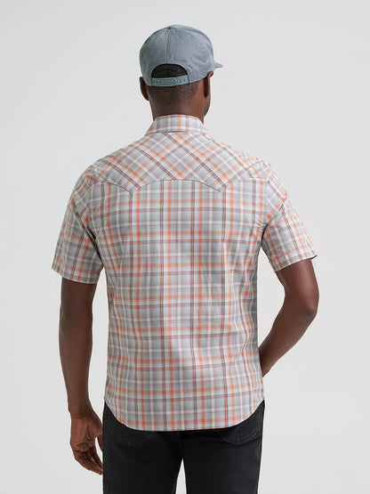 Men's Wrangler Retro® Short Sleeve Sawtooth Pocket Western Snap Shirt