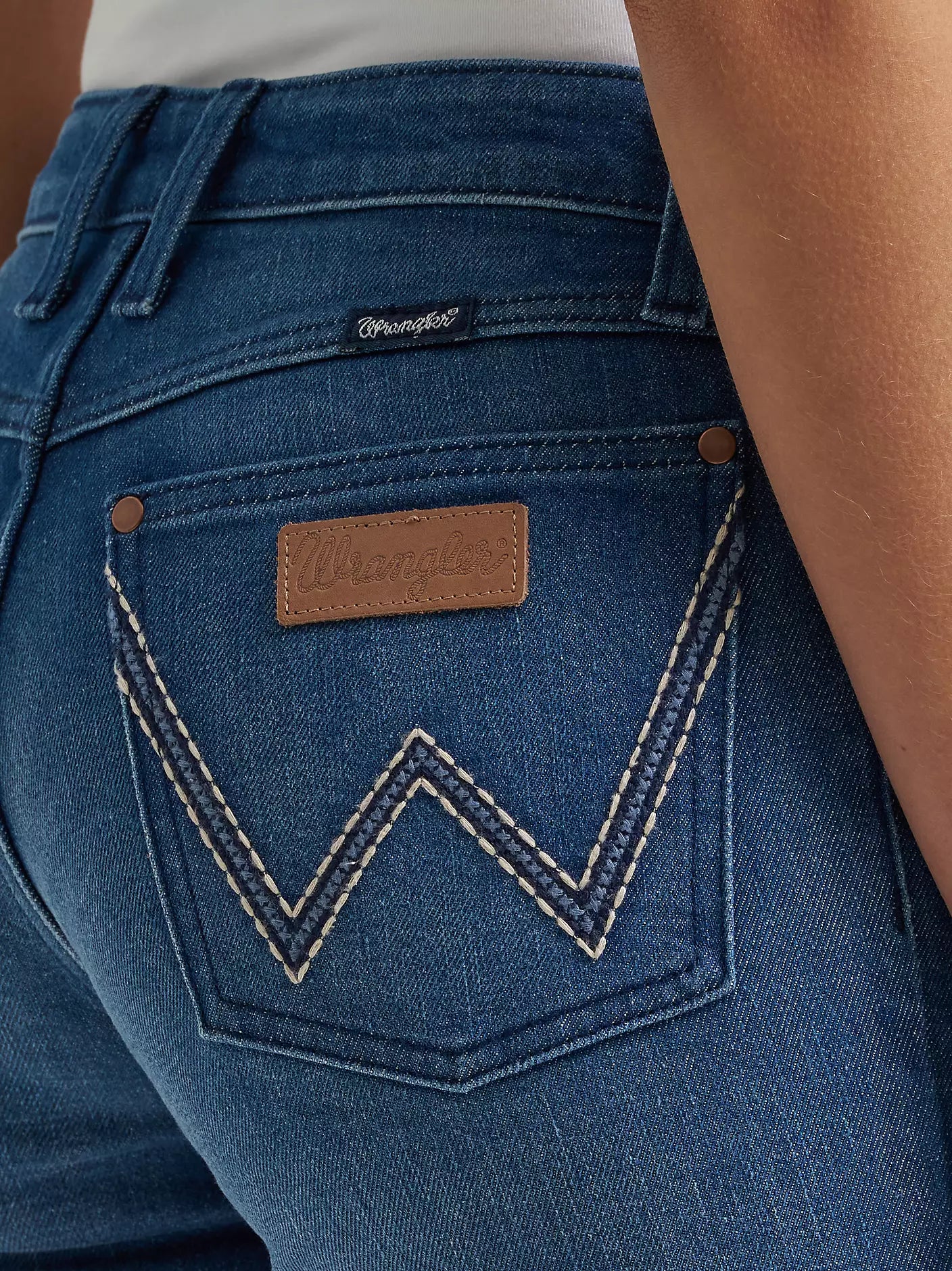 Women's Wrangler Retro® Mae Mid Rise Bootcut Jean